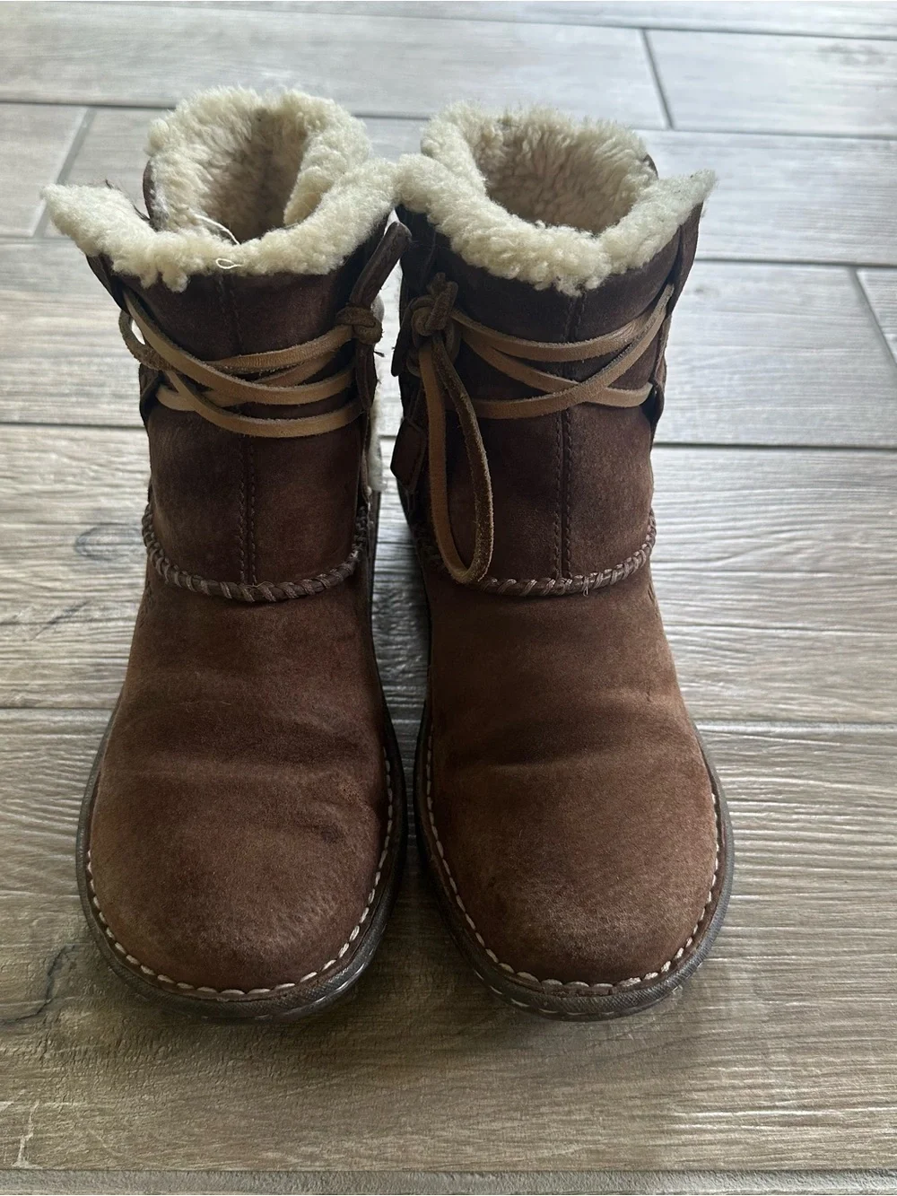 UGG Brown Suede Shearling Lined Lace-Up Ankle Boots Cozy Boho Winter size 7
